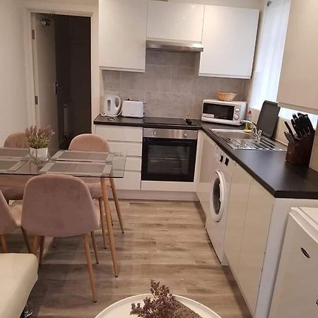 2 Bedroom Serviced Apartment London Exterior photo