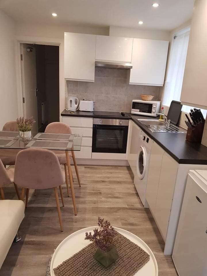 2 Bedroom Serviced Apartment London Exterior photo
